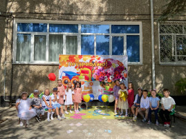 Первый праздник в новом учебном году - День знаний. Первый праздник в новом учебном году - День знаний.