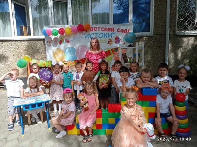 Вот и осень наступила, 1 сентября Вот и осень наступила, 1 сентября.